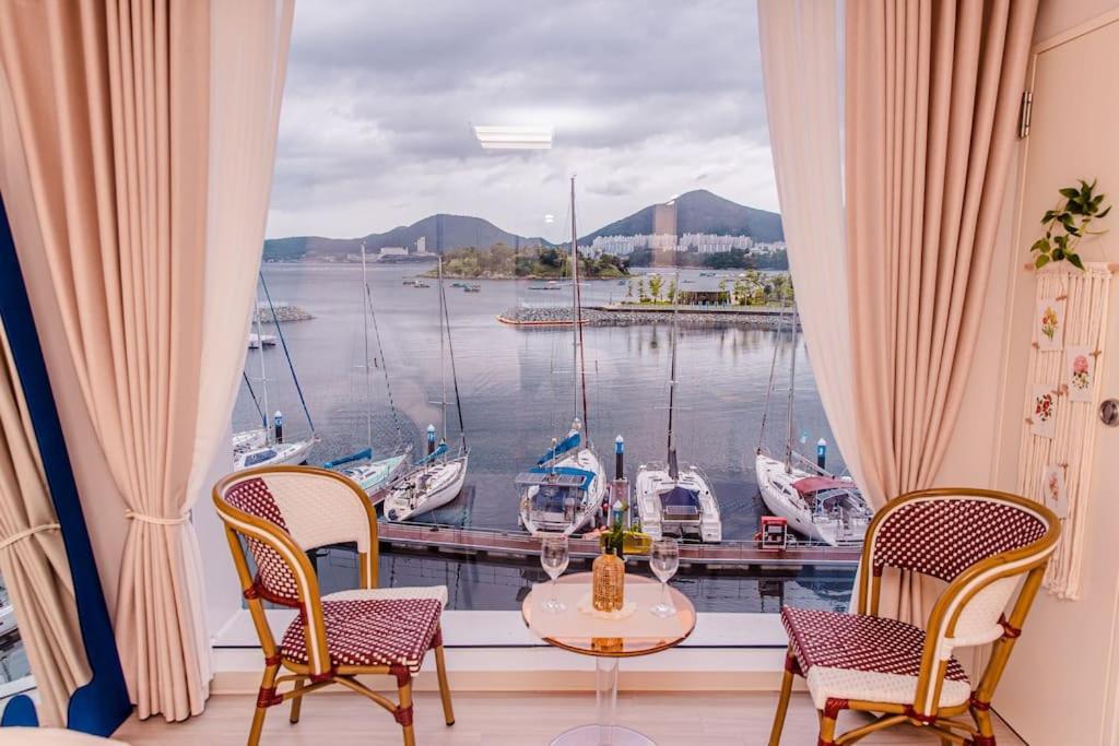 The Castle Ocean Suite Yeosu Exterior photo