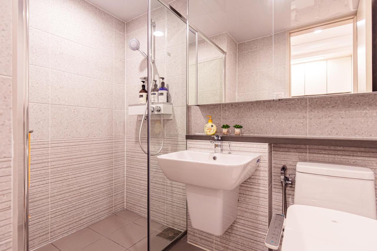 The Castle Ocean Suite Yeosu Exterior photo